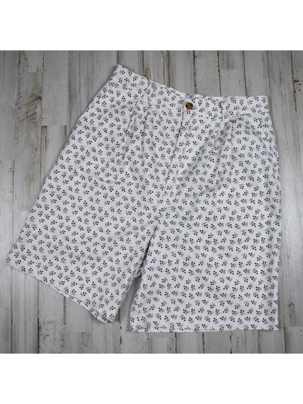 Vintage 90s High Rise Pleated Shorts Fit Size 6/28 White Floral Cotton Cottage